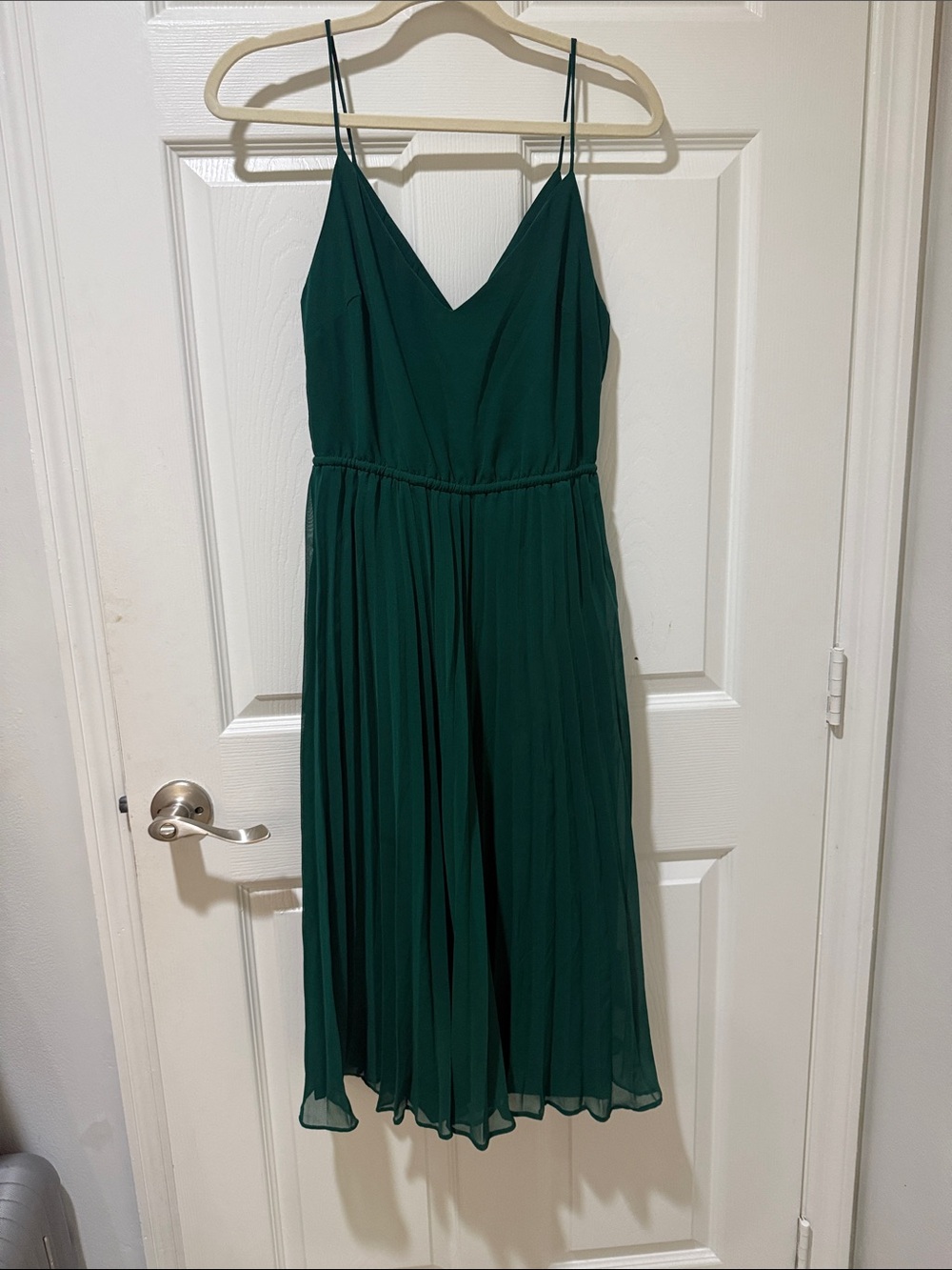 Dress neckline image